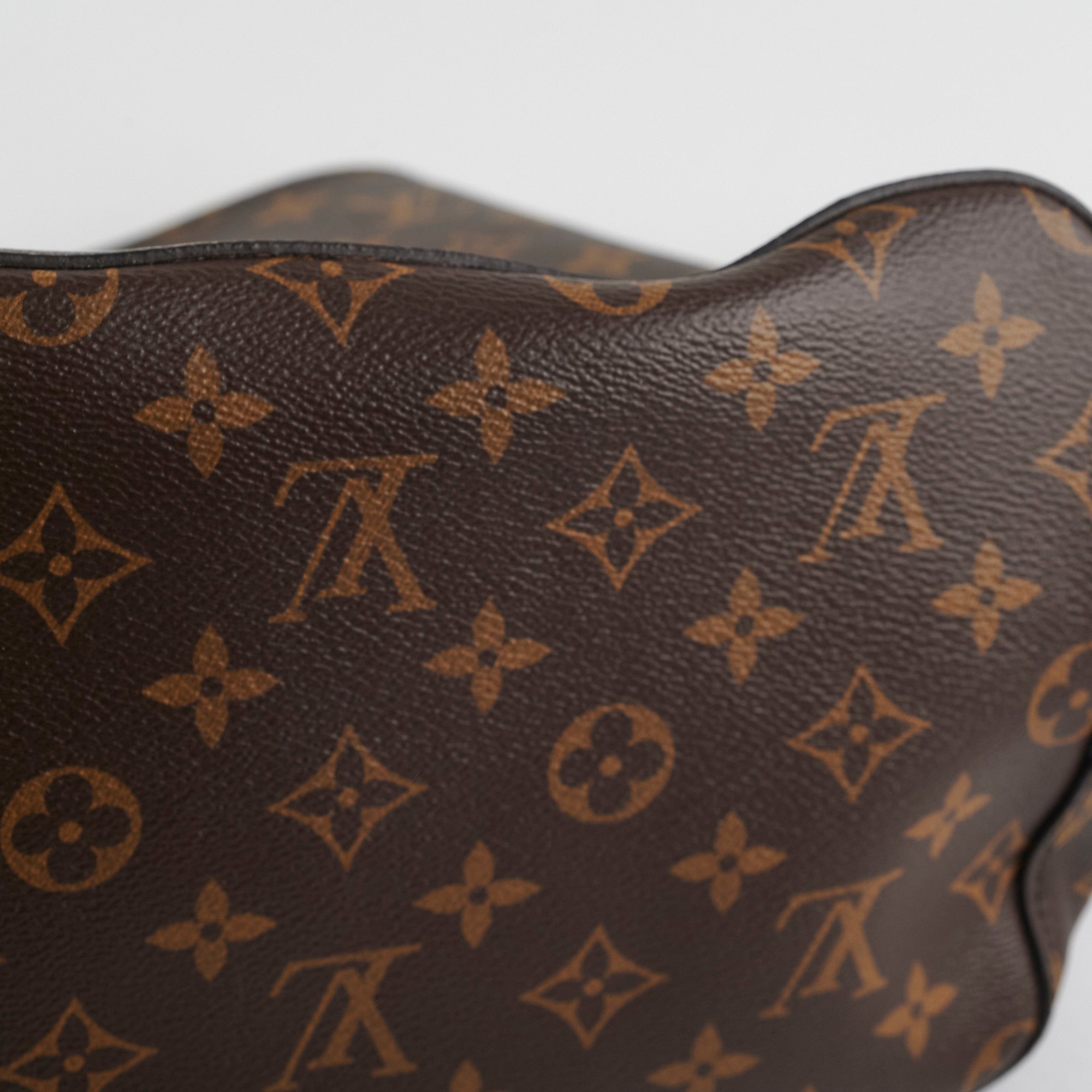 Louis Vuitton Neo Noe Monogram Pink