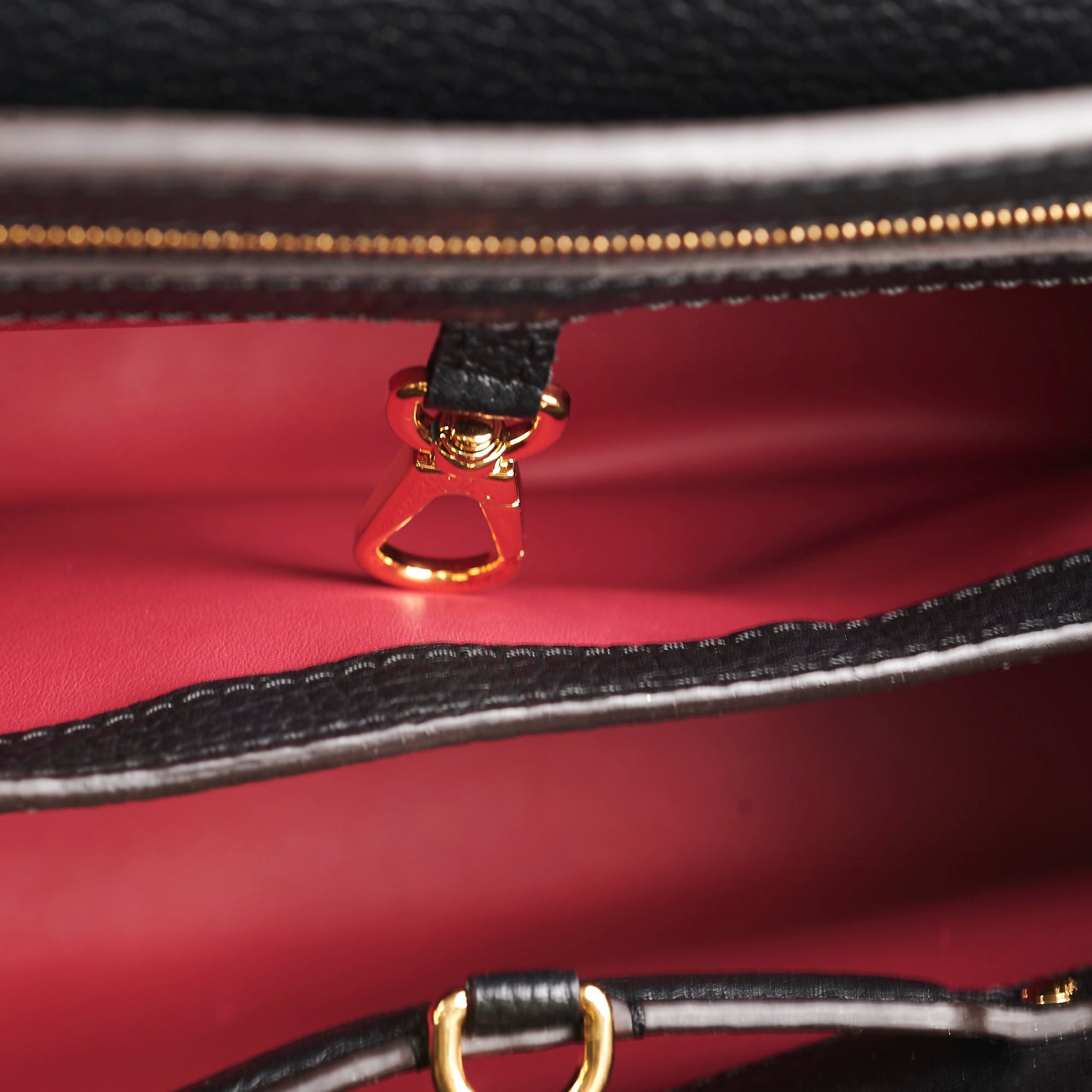 Louis Vuitton Capucines PM Black