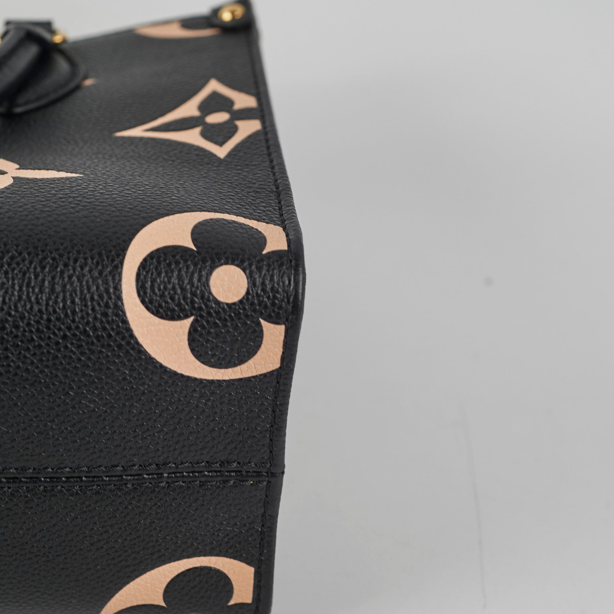 Louis Vuitton On The Go PM Black And White