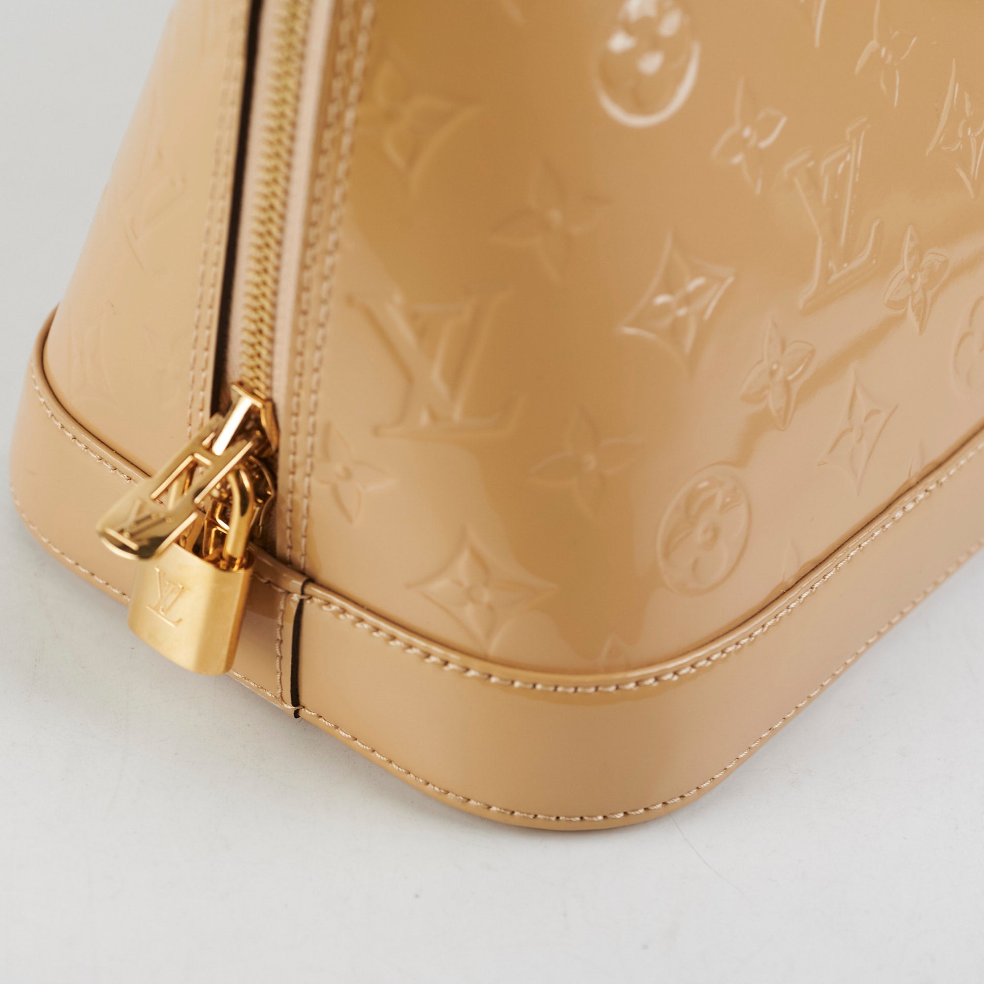 Louis Vuitton Alma PM Vernis Beige