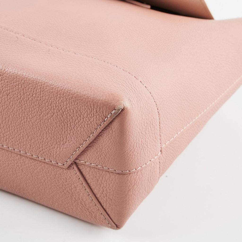 Louis Vuitton Lock Me Backpack Light pink/cream