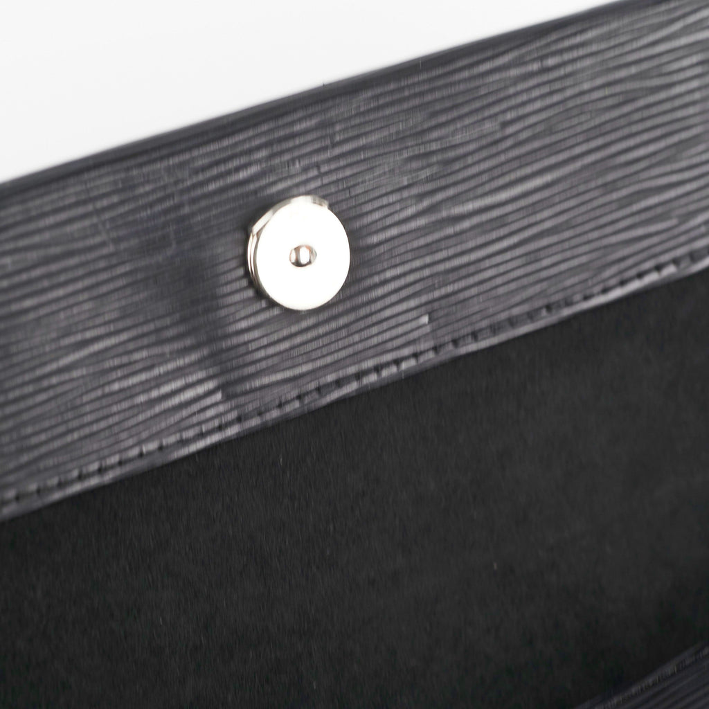 Louis Vuitton Cluny MM Epi Black Bag