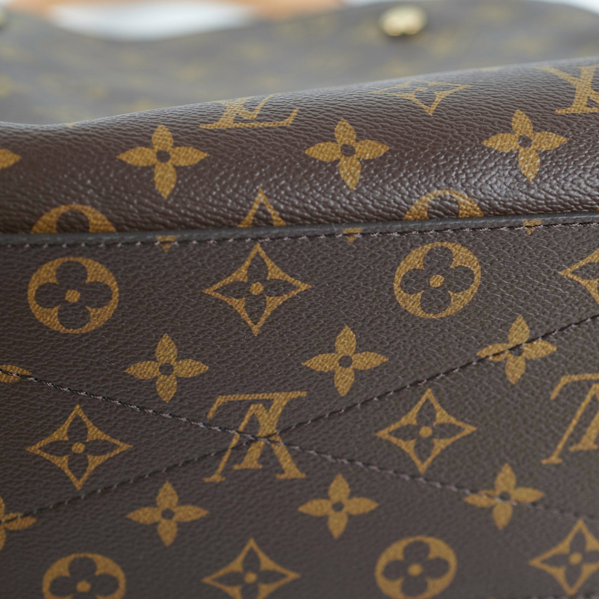 Louis Vuitton Montaigne MM