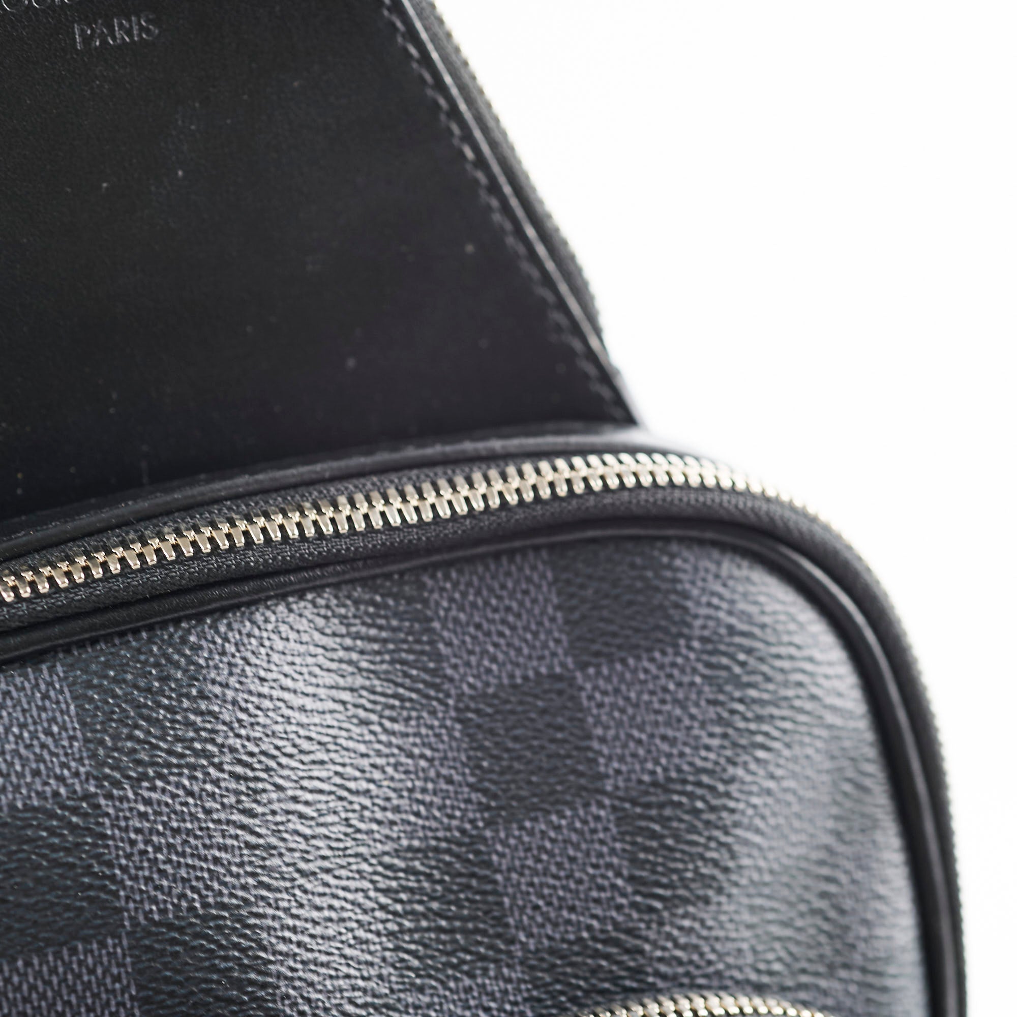 Louis Vuitton Avenue Slingbag Damier Graphite