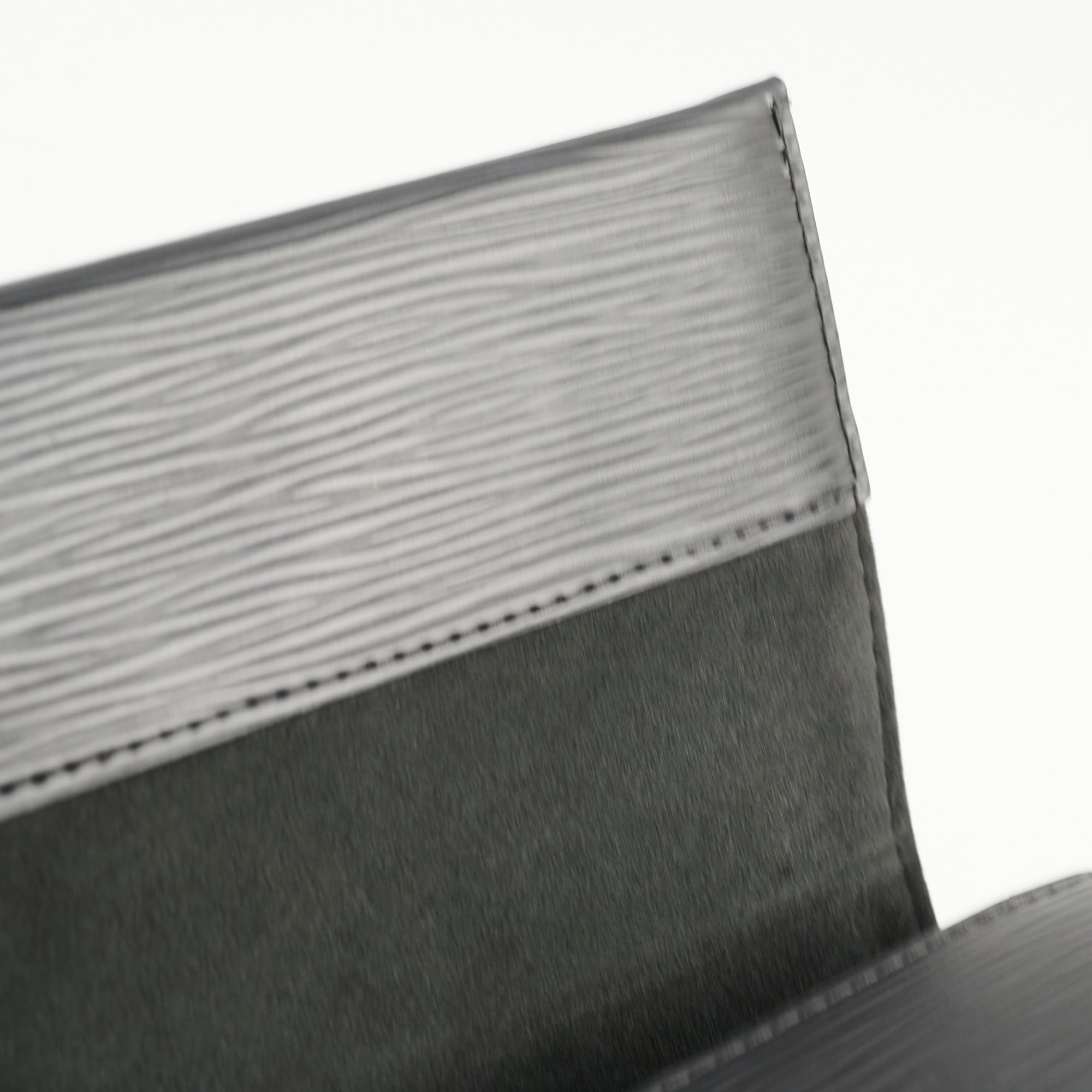 Louis Vuitton Cluny MM Epi Black Shoulder Bag