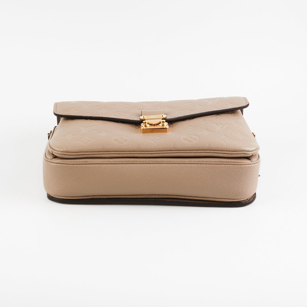 Louis Vuitton Pochette Metis Beige