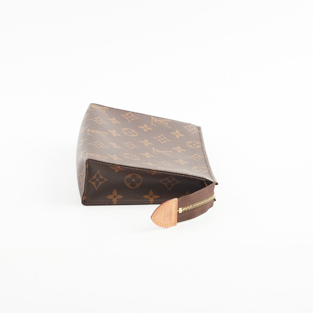 Louis Vuitton Toiletry 19 Monogram