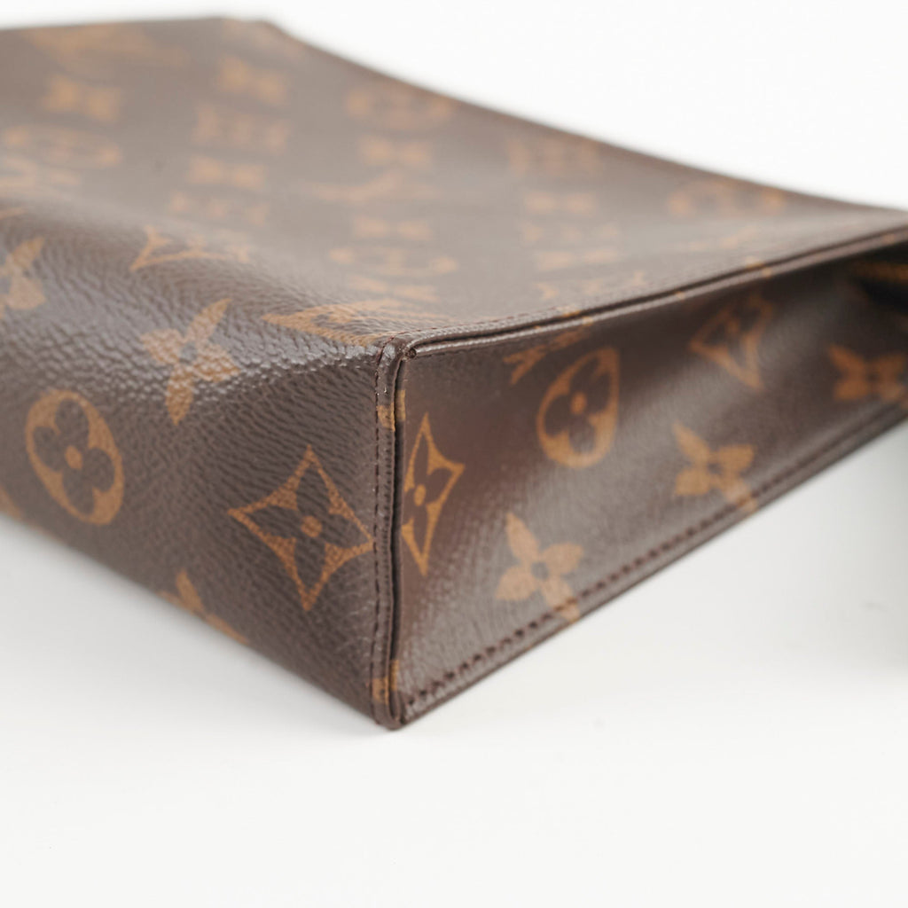 Louis Vuitton Toiletry 19 Monogram