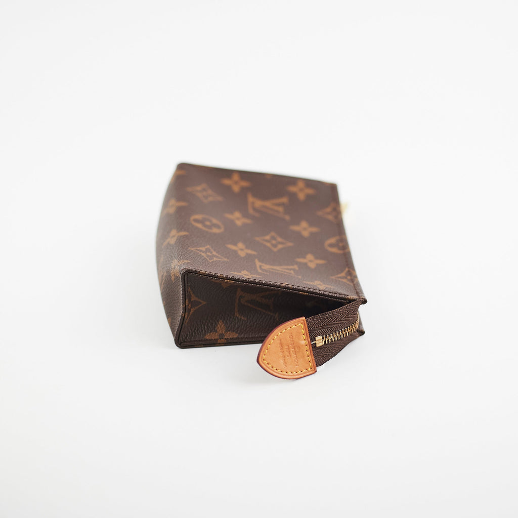 Louis Vuitton Monogram Pochette Toiletry 15 Pouch