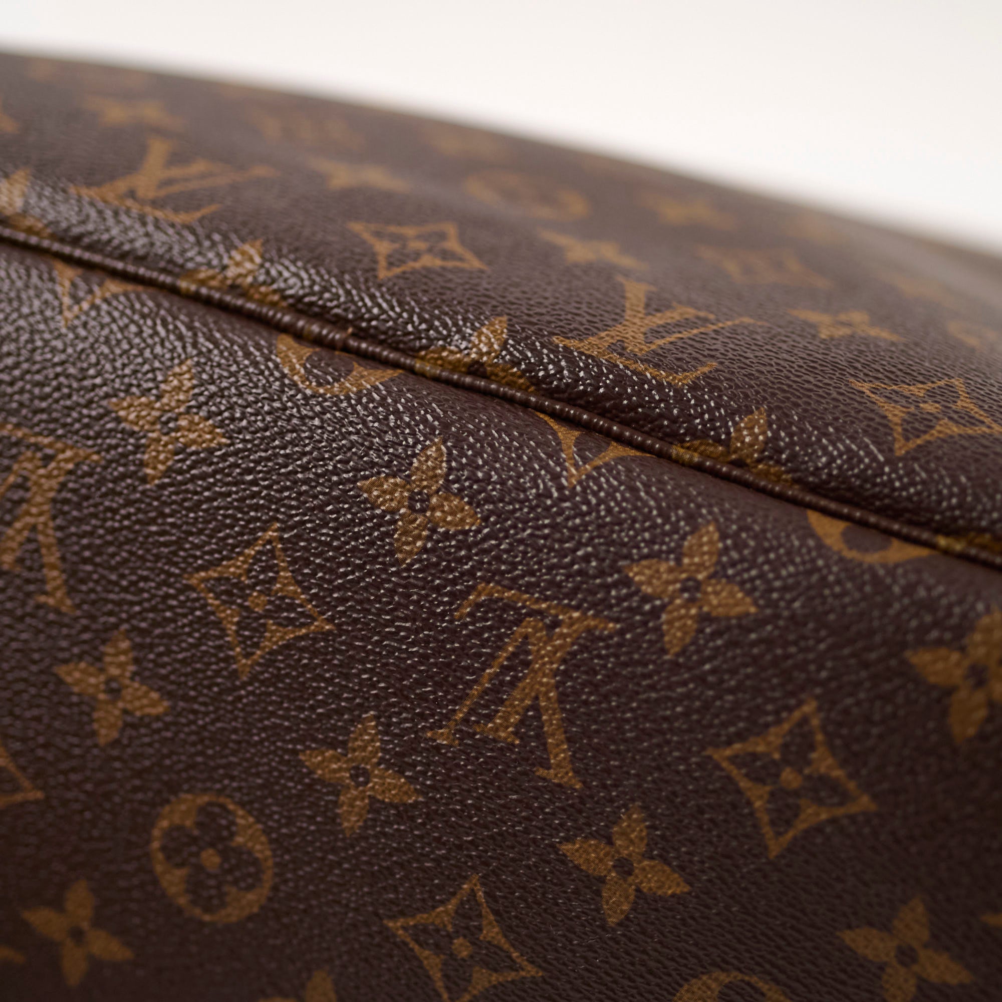 Louis Vuitton Neverfull MM Monogram Shoulder Bag