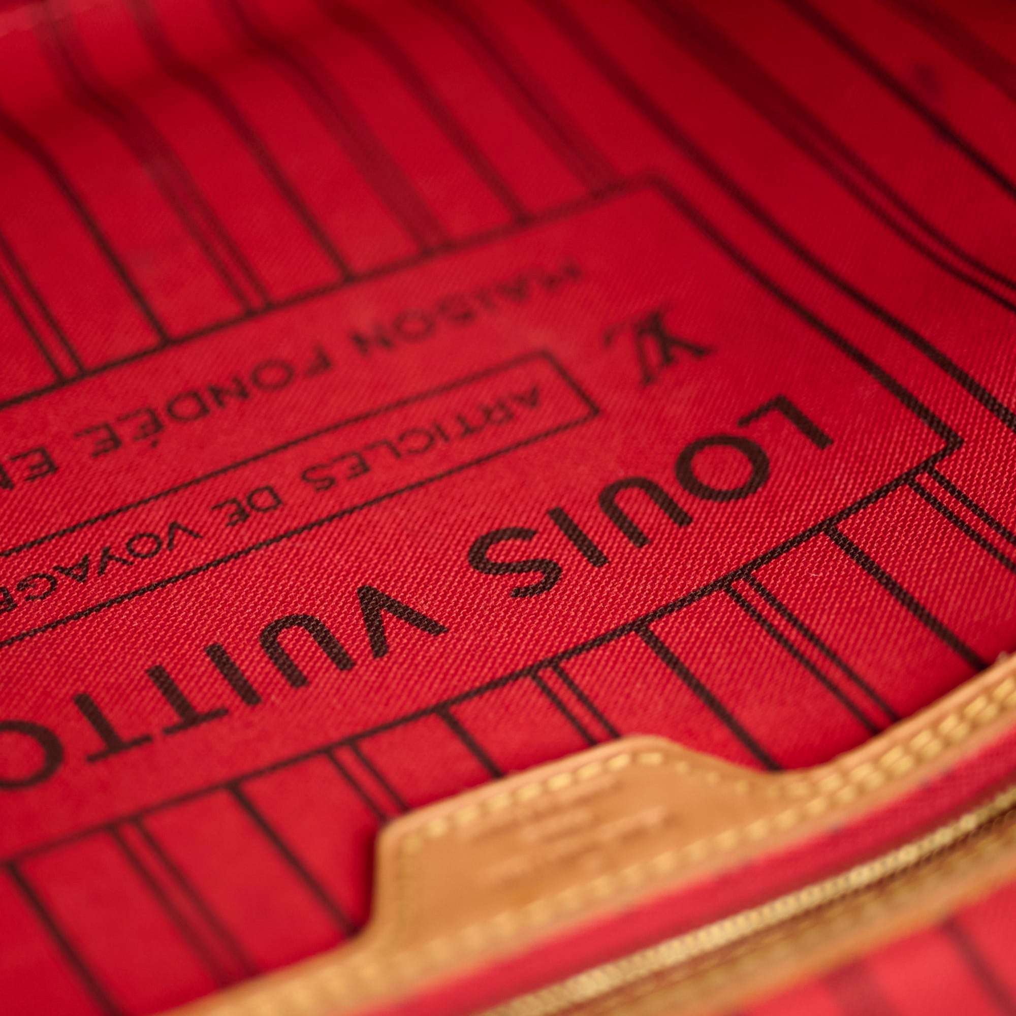 Louis Vuitton Neverfull MM Monogram Shoulder Bag
