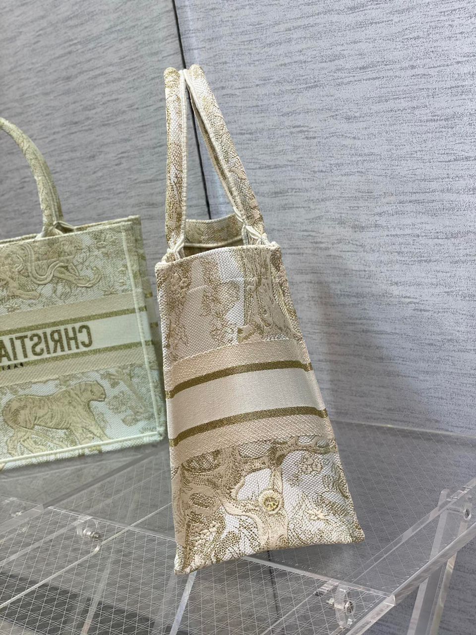 GLAMI MeGLAMIum Book Tote Gold-Tone Toile de Jouy Embroidery, Gold, For Women WomenÃ¢â‚¬â„¢s Handbags, 36cm CD M1296ZTQO_M01E