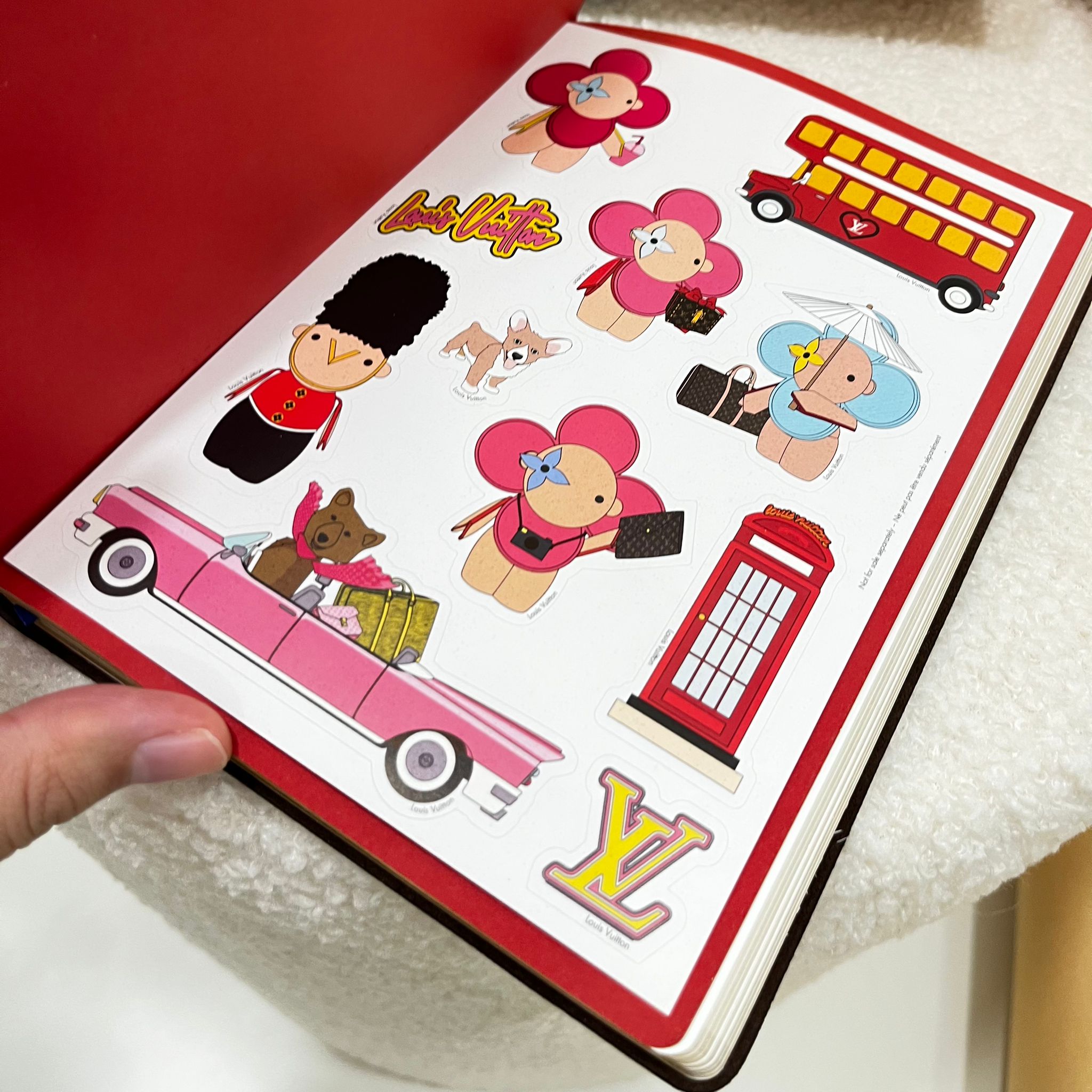 LV London X'mas 2021 Clemence Notebook in Monogram Canvas GHW