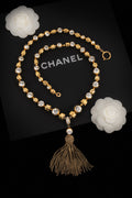 Collier pompon Chanel