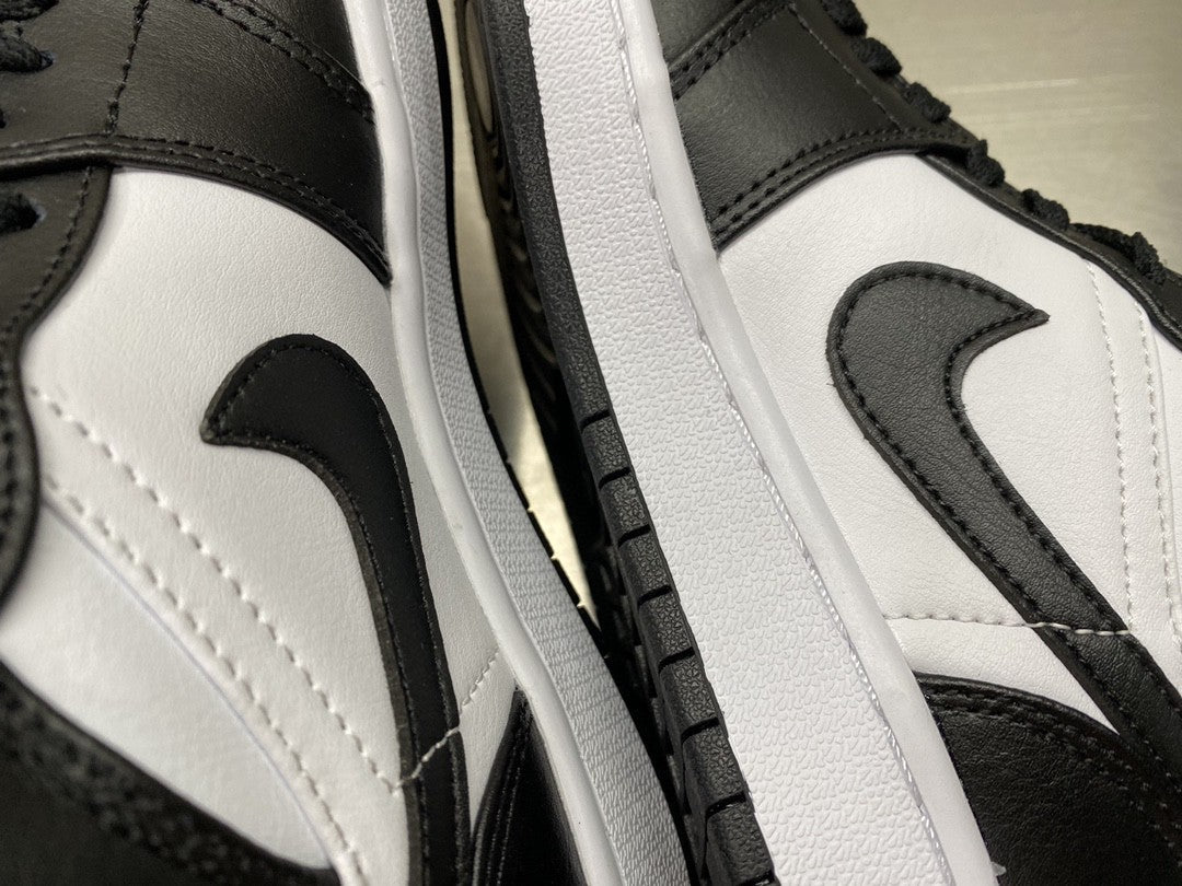 GLAMI Jordan 1 Mid Wmns ‘Hologram’ Black For Men DR9495-001