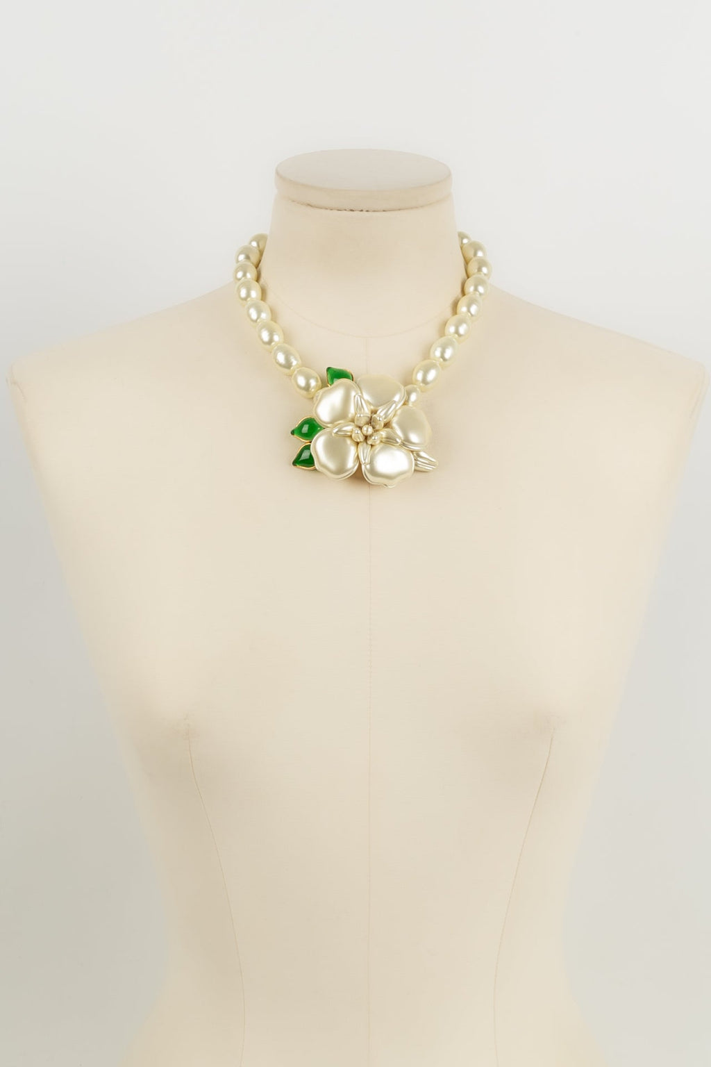 Collier Augustine