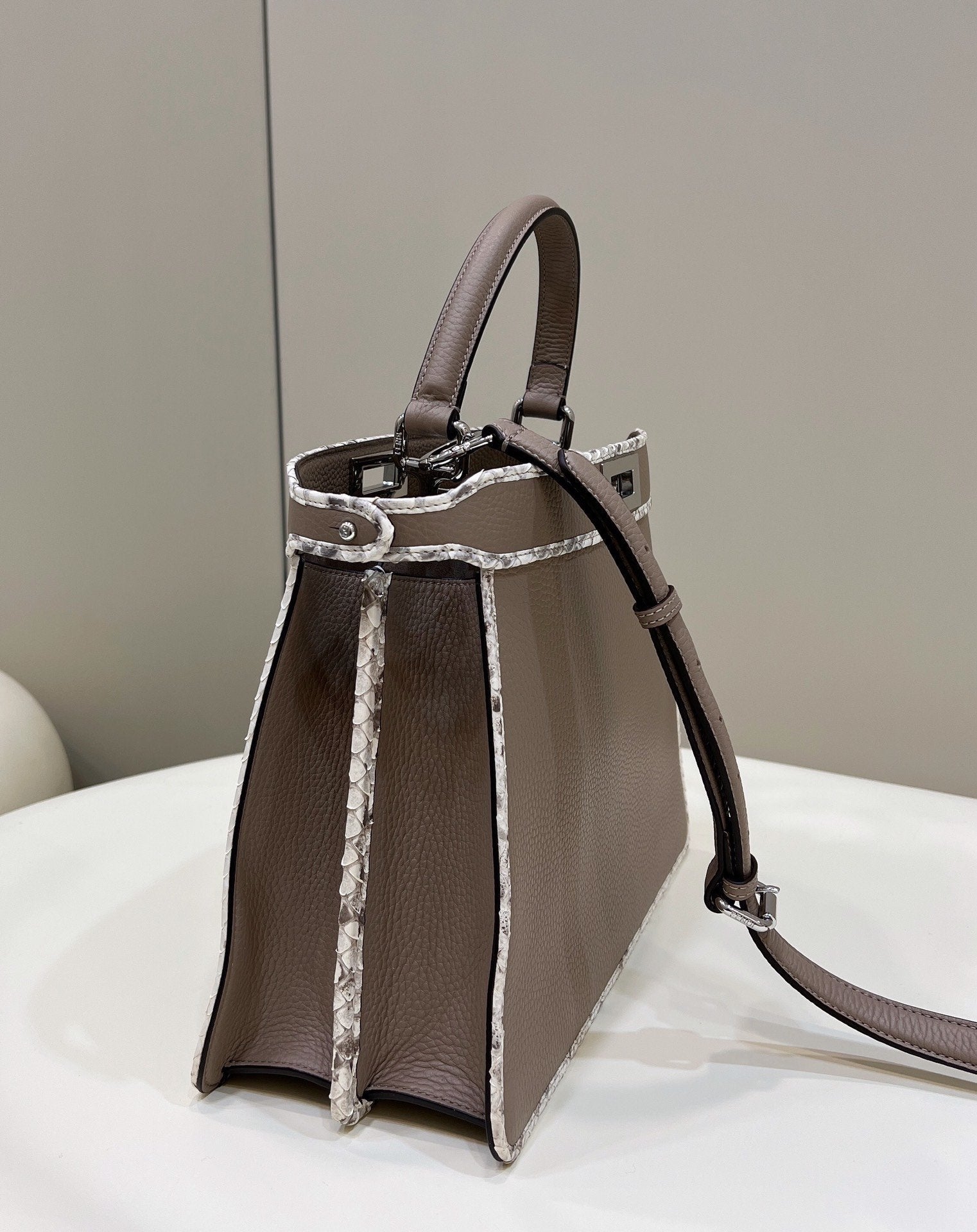 FI GlamI ISeeU MeGLAMIum Greige For Women, Handbags, Shoulder Bag 13.1in/33.5cm FF