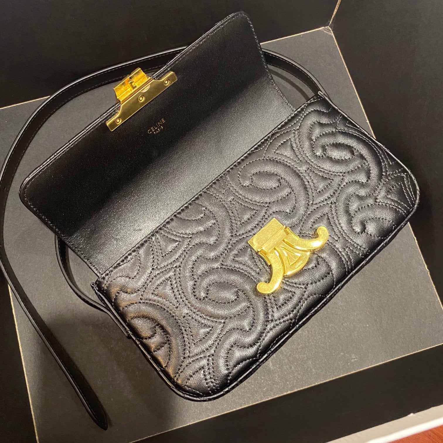 GLAMI Triomphe Shoulder Bag In Quilted Triomphe Lambskin Black For Women 8in/20cm 194143EF4.38NO