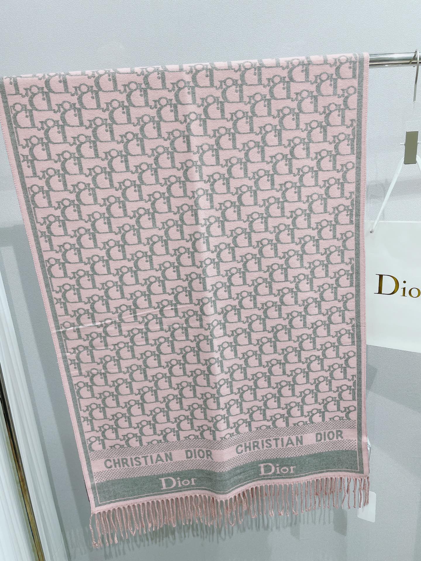EN - Luxury  DIR Scarf 003