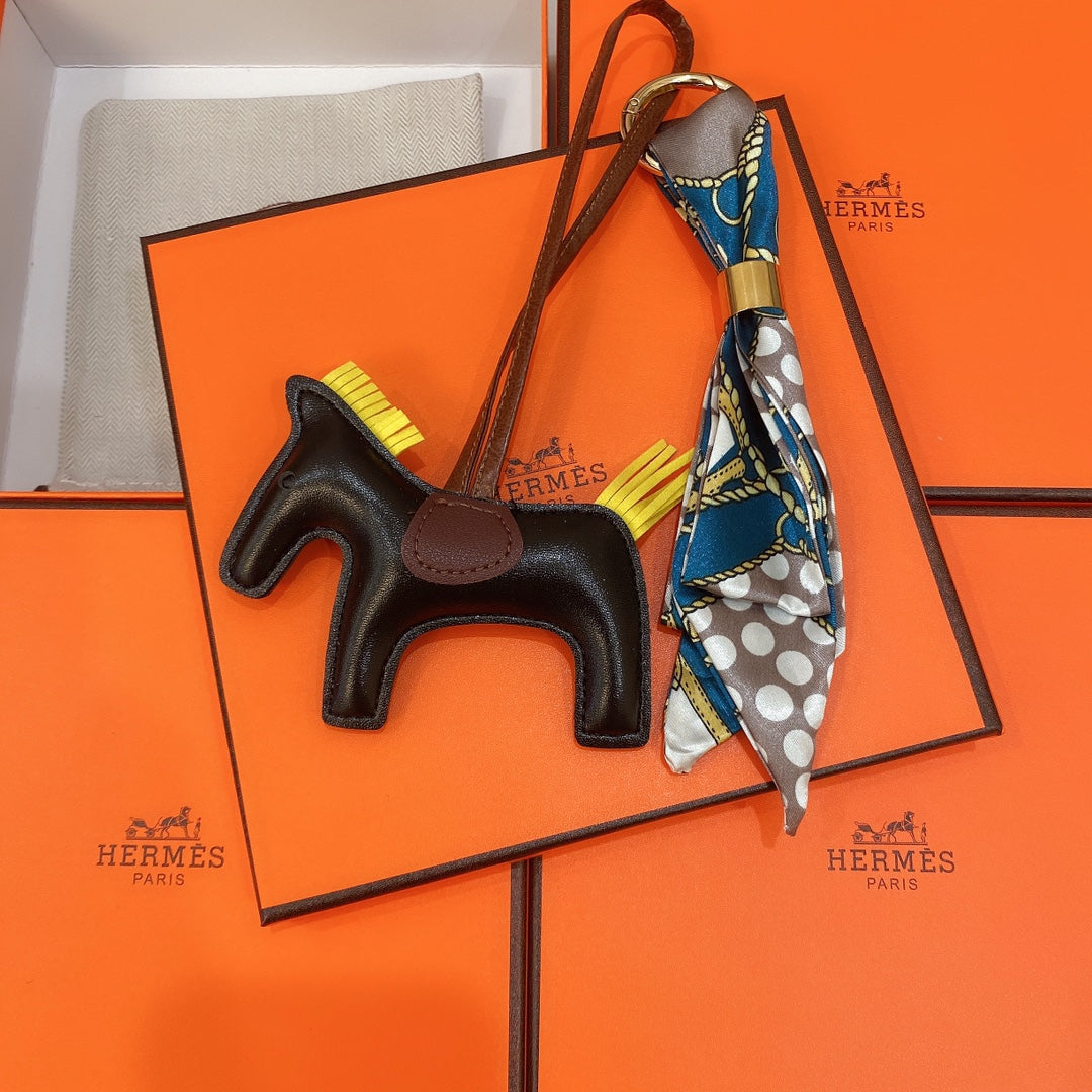 EN - Lux Keychains LUV 087