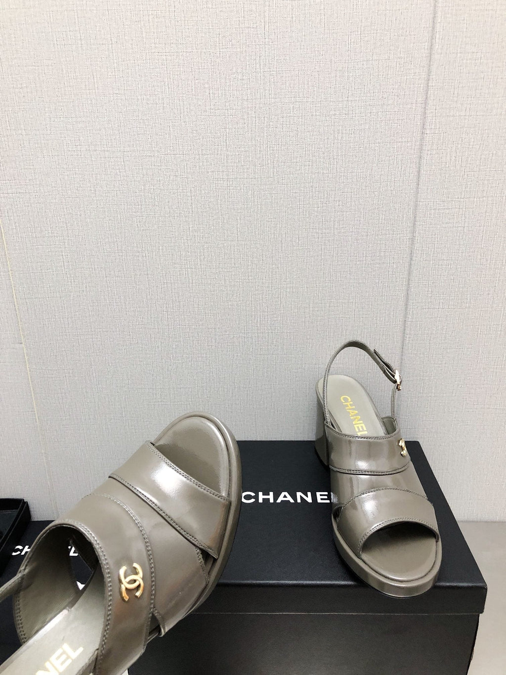 Luxury Shoes Sandals - CHL - 142