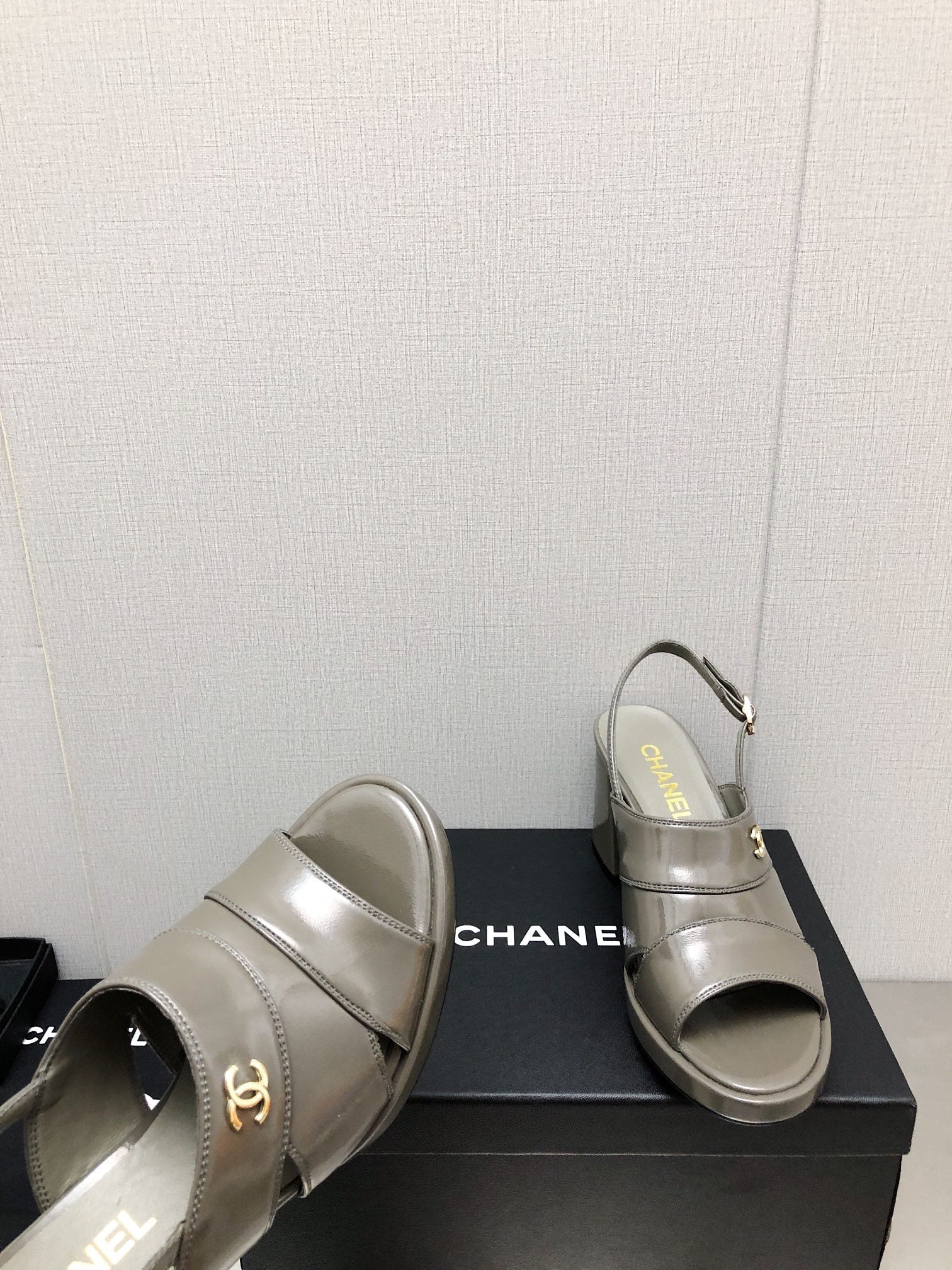 Luxury Shoes Sandals - CHL - 142