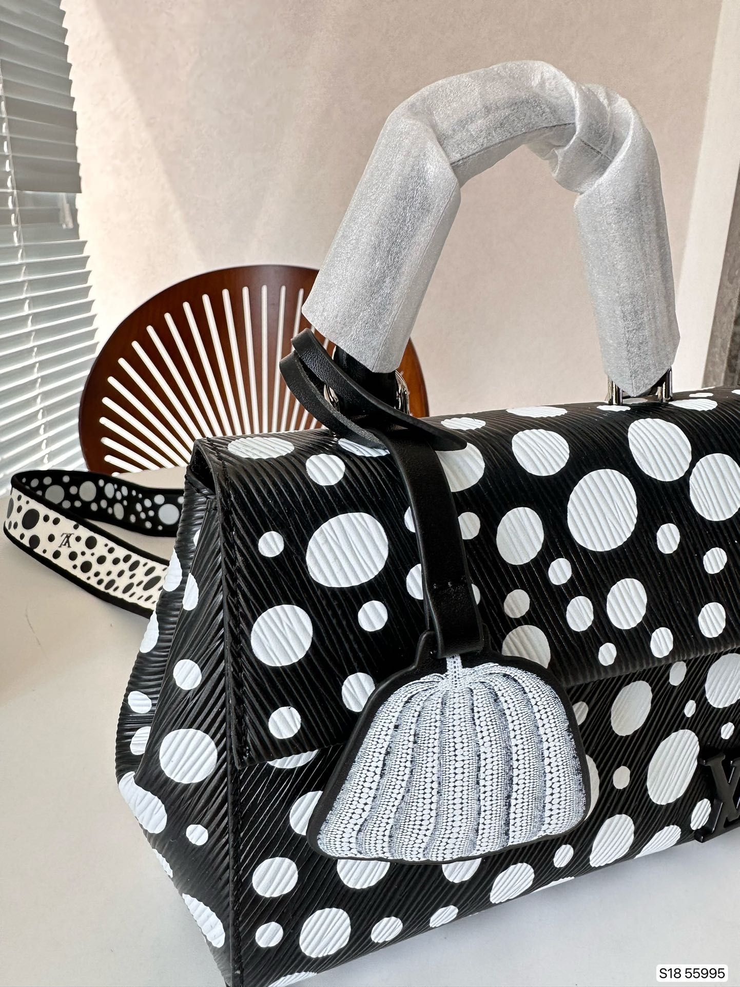 EN - Luxury Bags LUV 844
