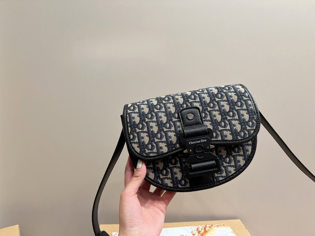 EN - Luxury Bags DIR 361