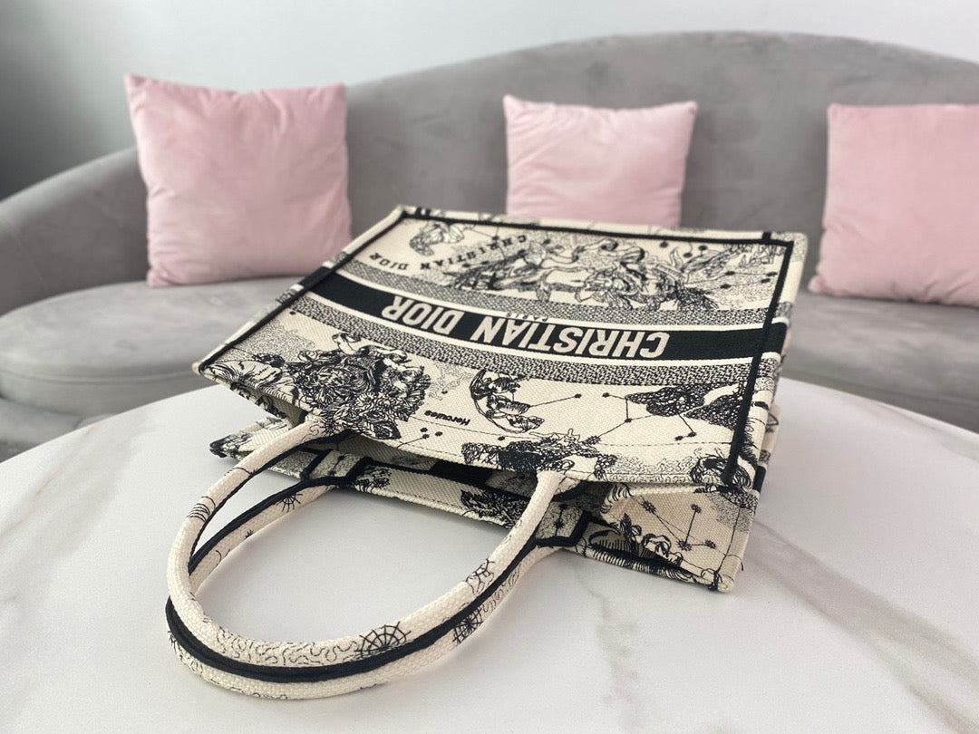 GLAMI MeGLAMIum Book Tote White Multicolor , For Women, WomenÃ¢â‚¬â„¢s Handbags 14in/36cm CD M1296ZRHZ_M941