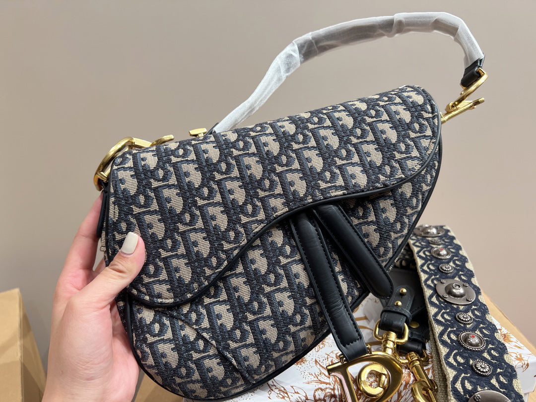 EN - Luxury Bags DIR 362