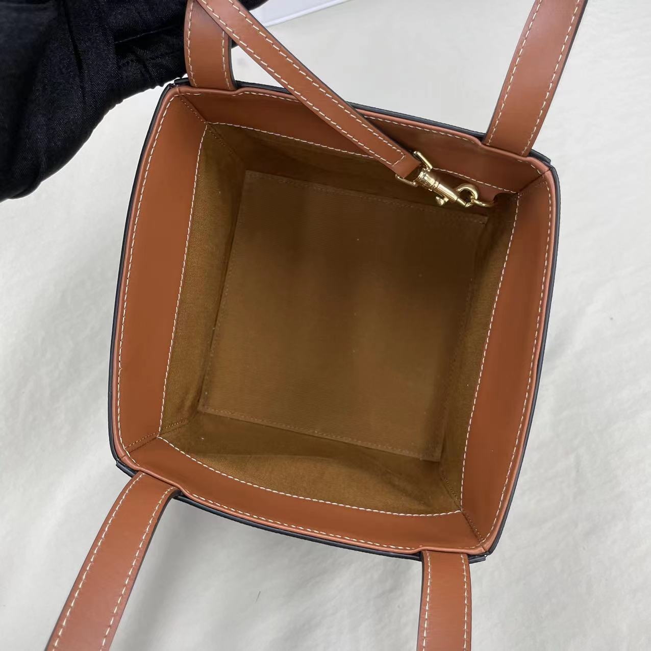 GLAMI Cuir TriopÃƒÆ’Ã‚Â© Canvas Cube Bag Triumph Tan For Women 6in/15cm 199202EIN.04LU