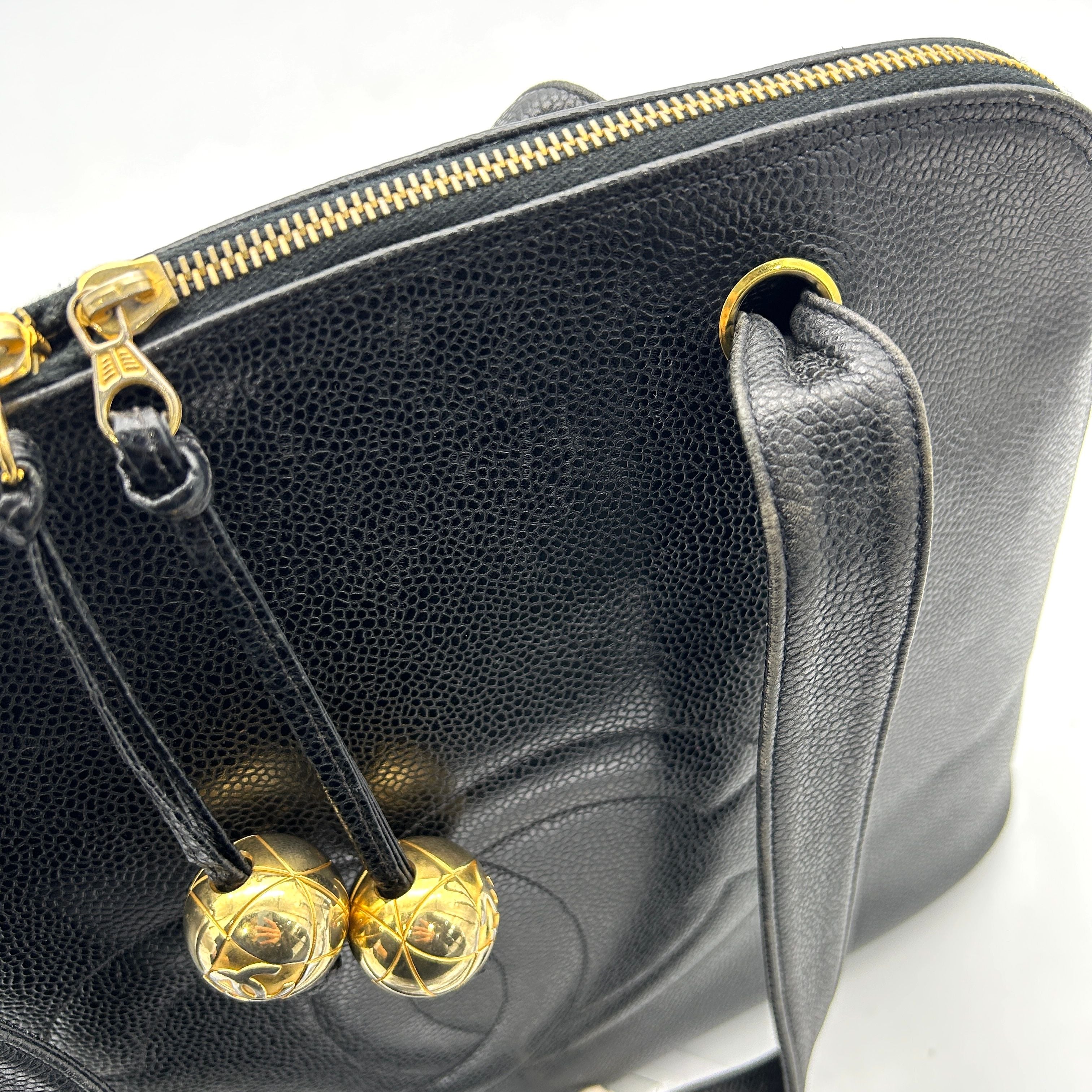 Pre-owned CHANEL Caviar Large CC Shoulder Bag Black  WD012636