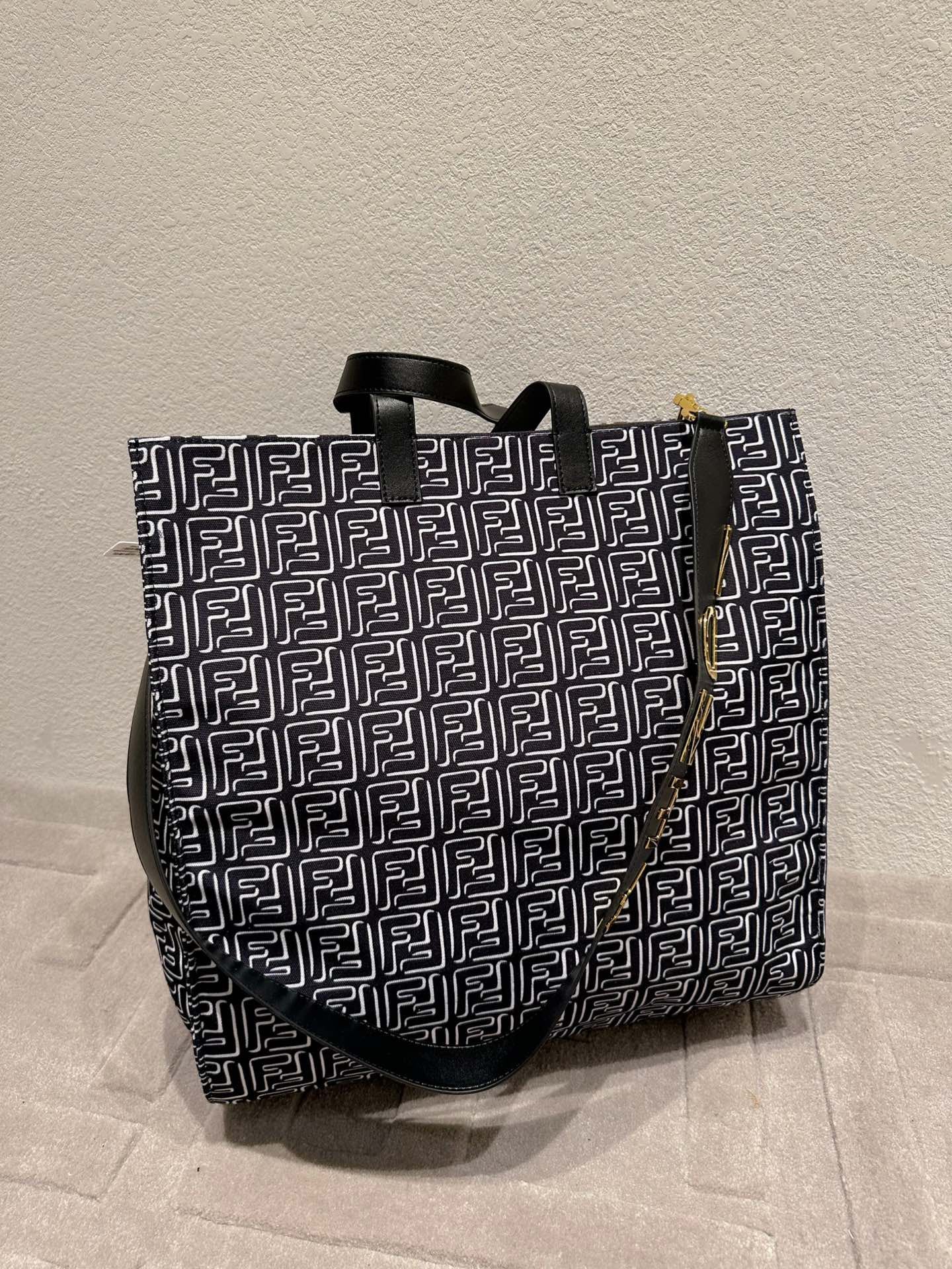EN - Luxury Bags FEI 285