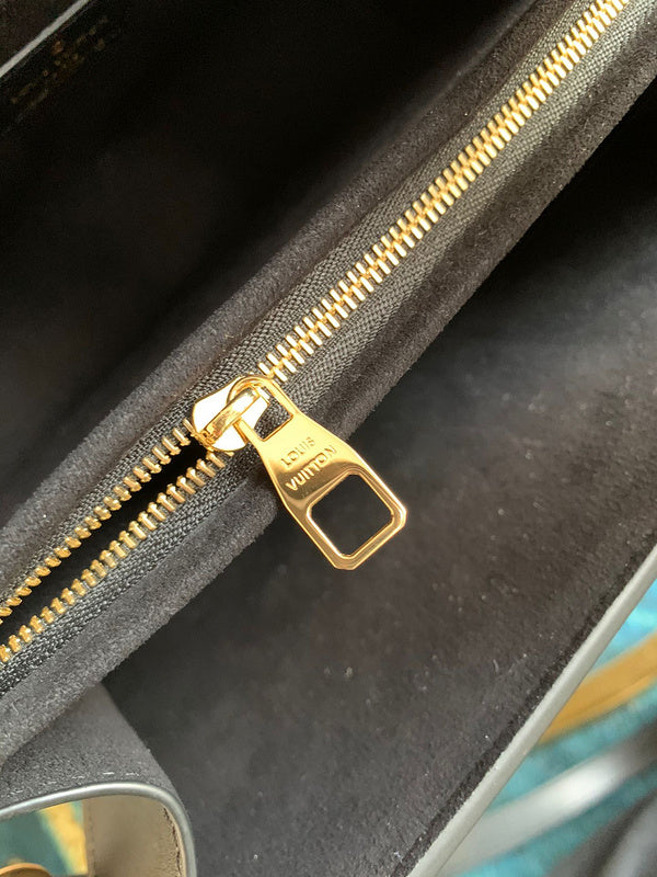 LOV2 Bags - Luxurious Bags  1826