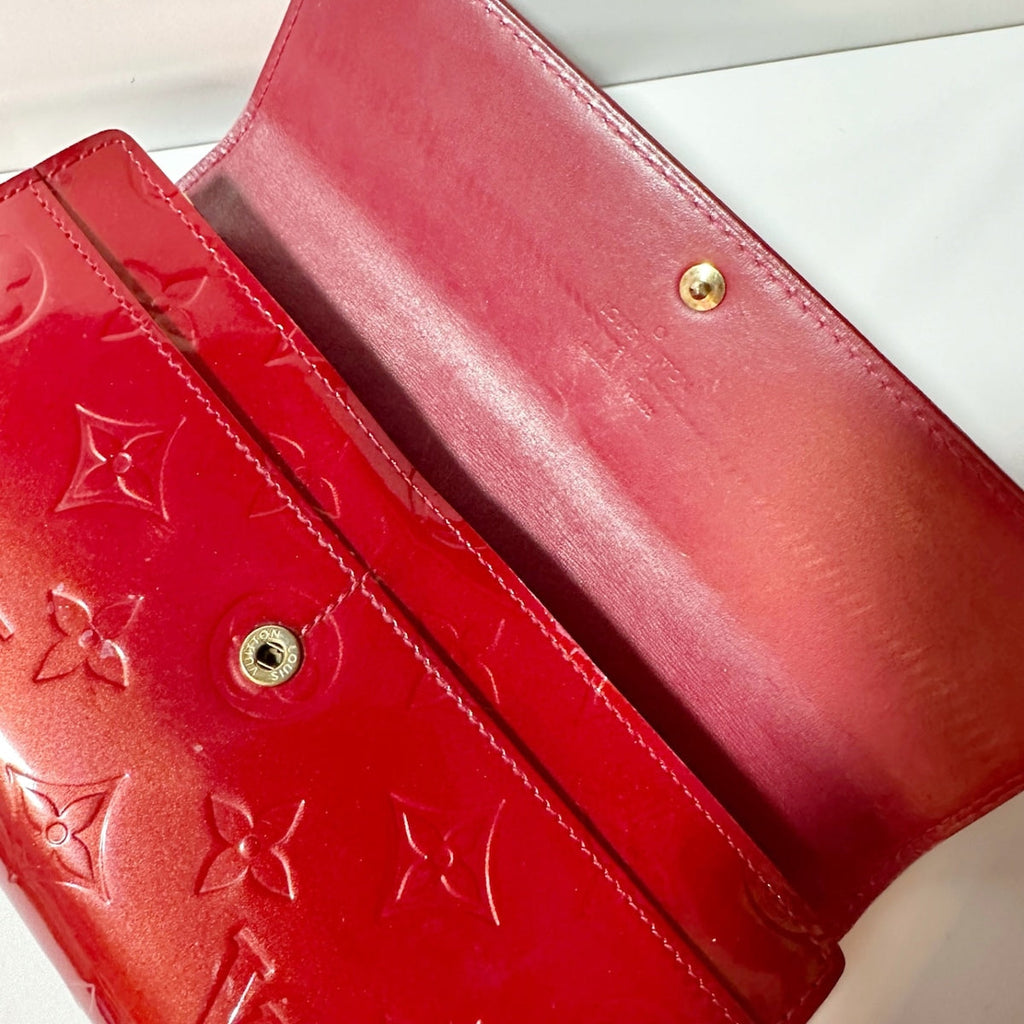 Louis Vuitton Sarah  Patent Leather Wallet  ()