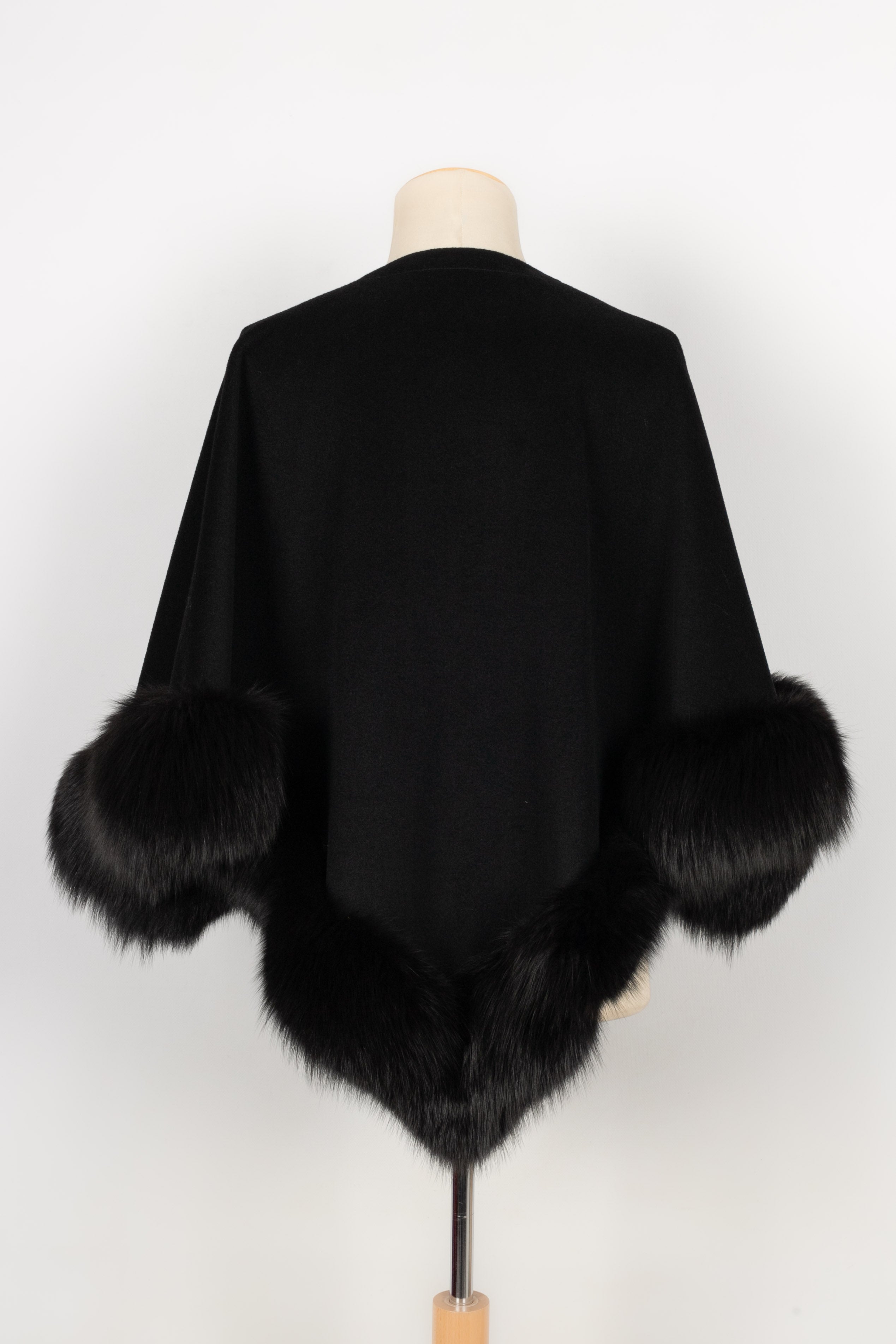Cape Guy Laroche