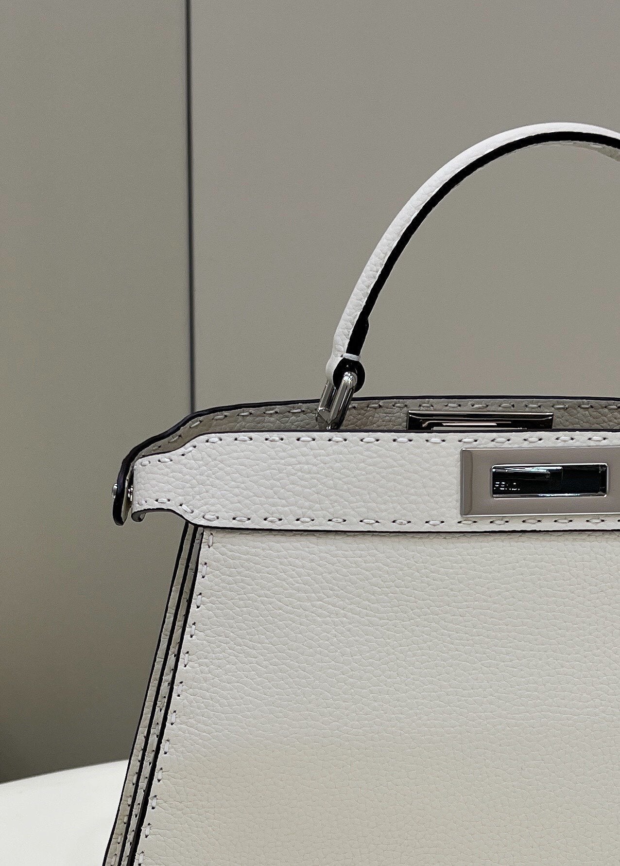 FI GlamI ISeeU MeGLAMIum White For Women, Handbags, Shoulder Bags 13.1in/33.5cm FF