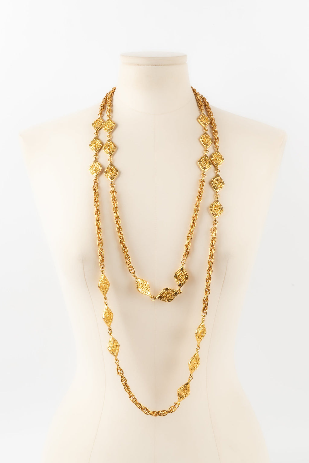Collier / sautoir en mÃƒÆ’Ã‚Â©tal dorÃƒÆ’Ã‚Â© Chanel