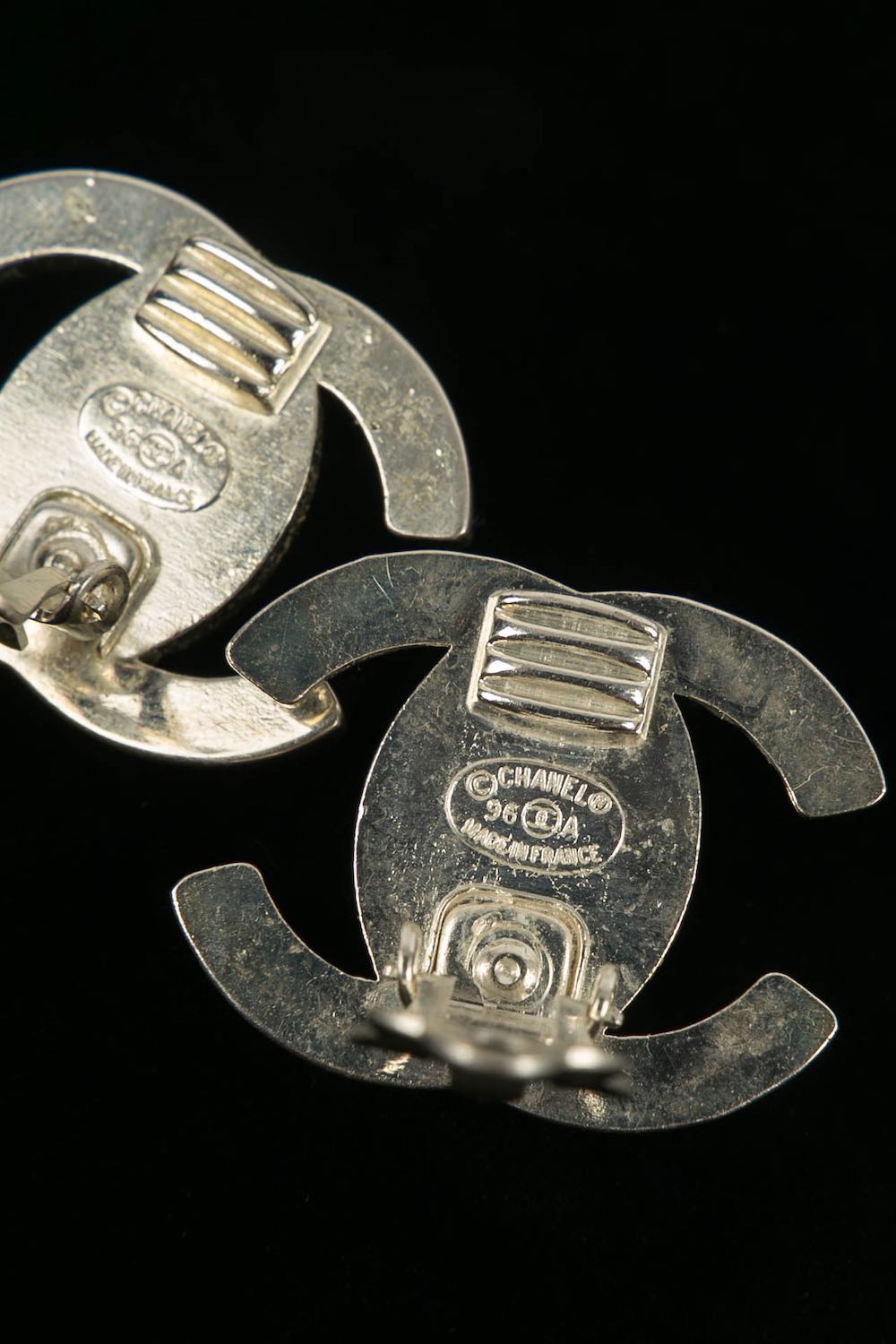 Boucles d'oreilles tourniquet Chanel 1996