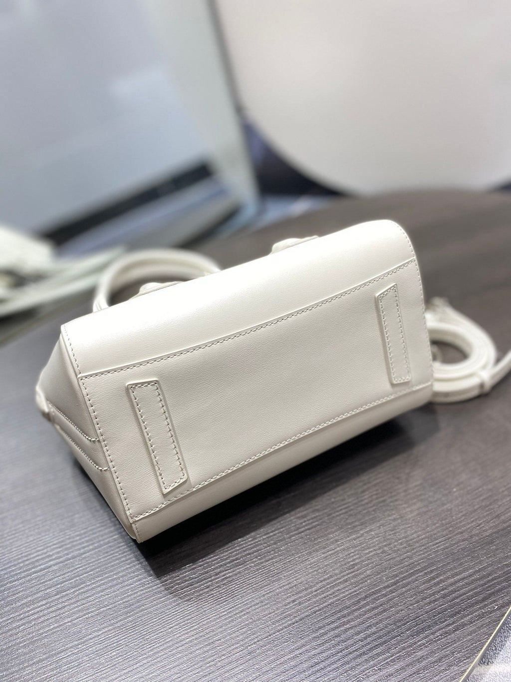 gv Mini Antigona Lock Bag Ivory For Women, Handbags, Shoulder Bags 8.7in/22cm GVC GLAMI50J0B16S-105
