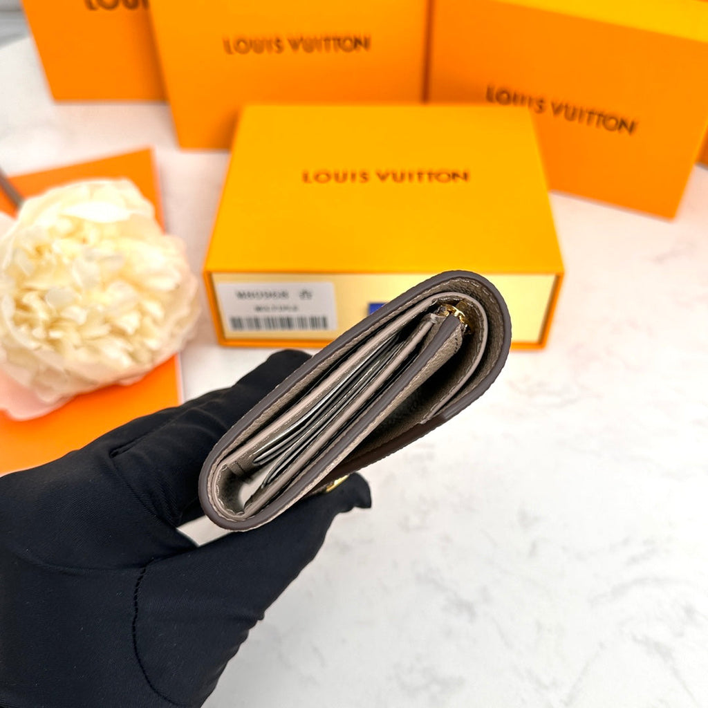 EN - New Arrival Wallet LUV 136