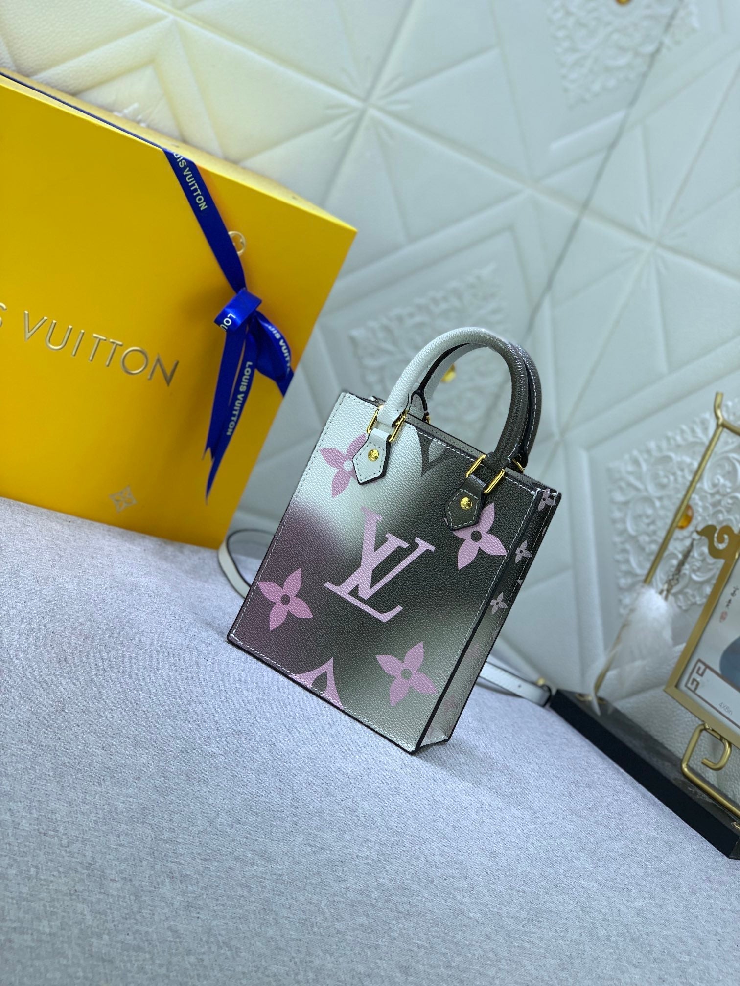 EN - Luxury Bags LUV 823