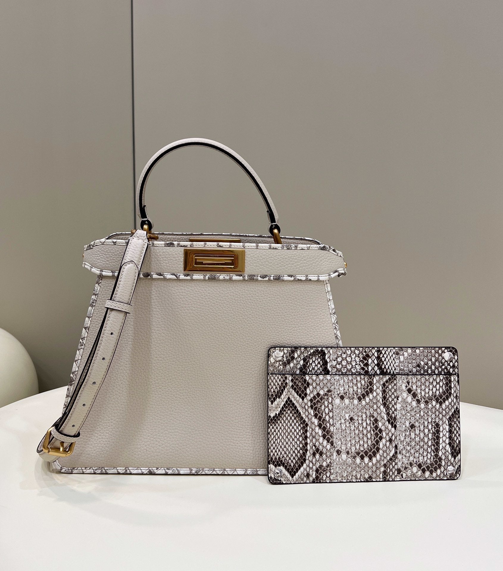 FI GlamI ISeeU MeGLAMIum Ivory For Women, Handbags, Shoulder Bags 13.1in/33.5cm FF