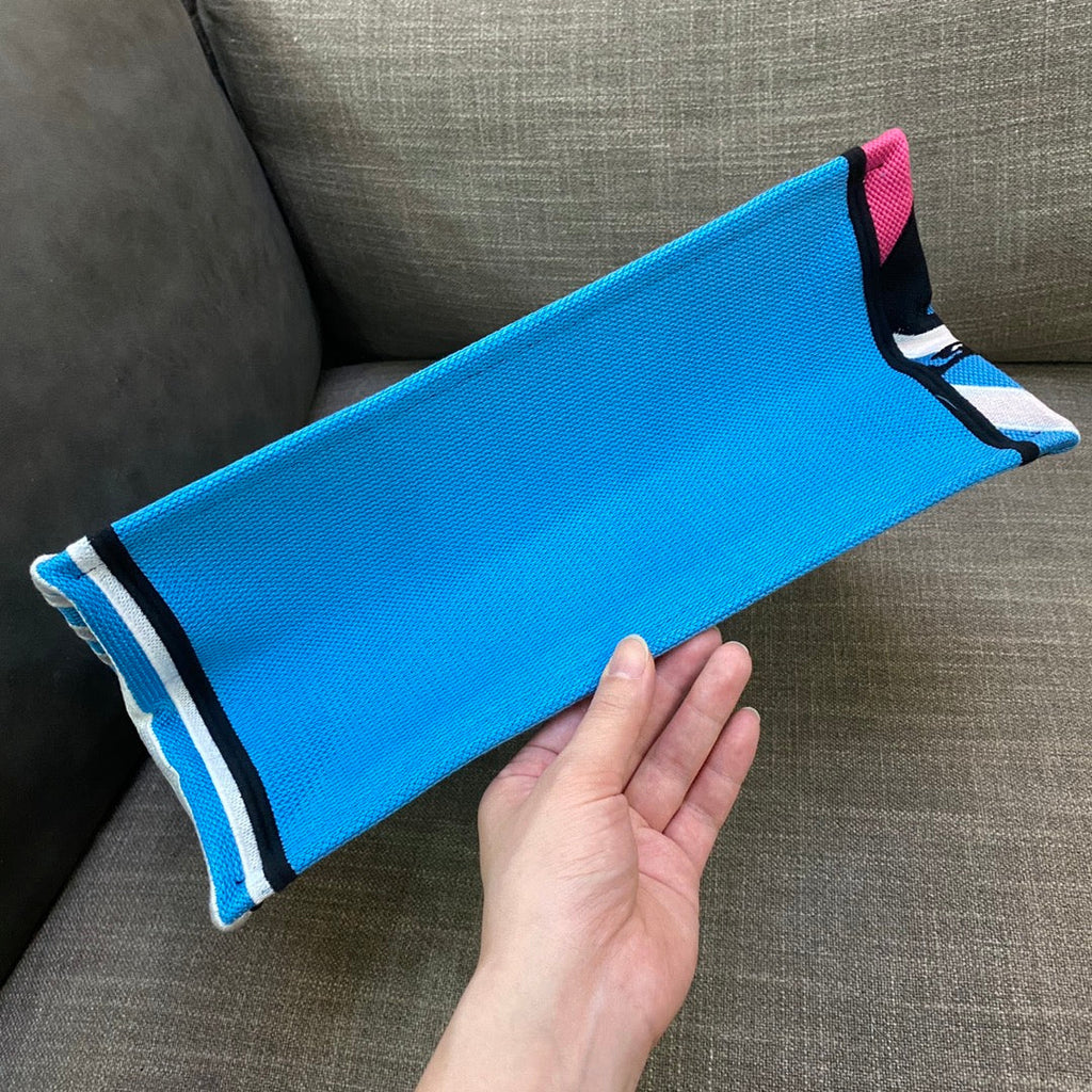 GLAMI MeGLAMIum Book Tote Bright Blue and Bright Pink D-Jungle Pop Embroidery, Blue/Pink, For Women WomenÃ¢â‚¬â„¢s Handbags, 36cm CD M1296ZRON_M888