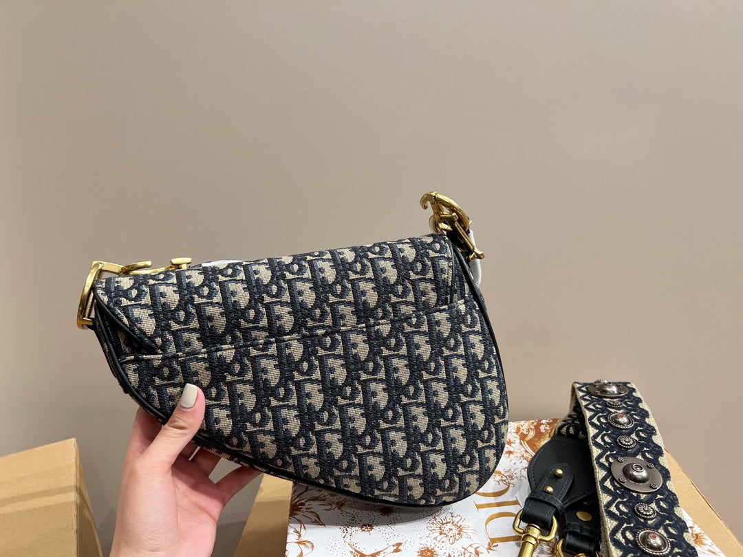 EN - Luxury Bags DIR 362