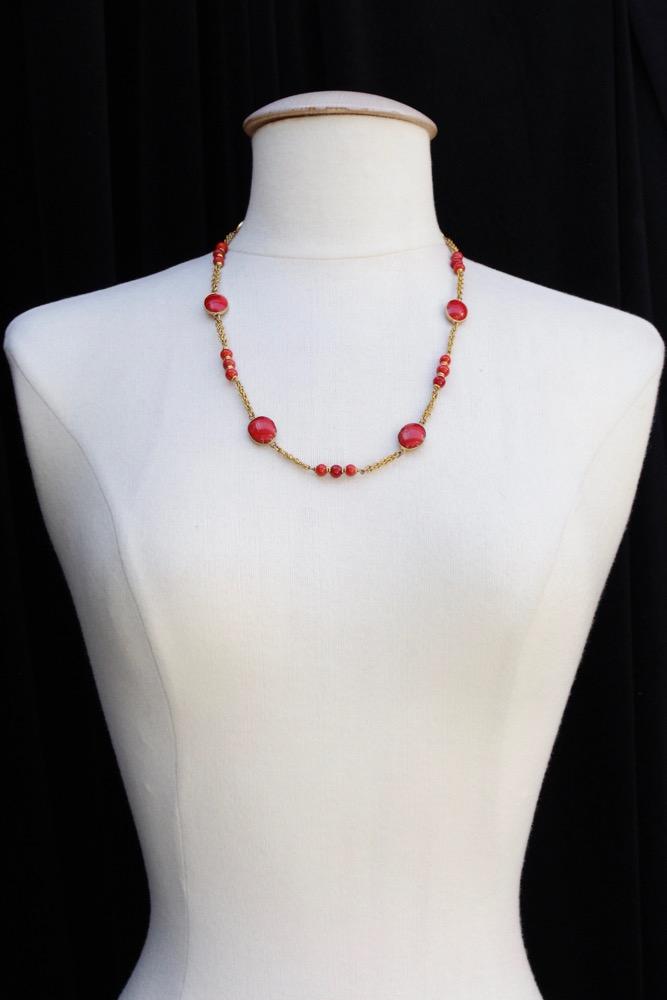 Collier en pâte de verre Chanel (Attribué à)