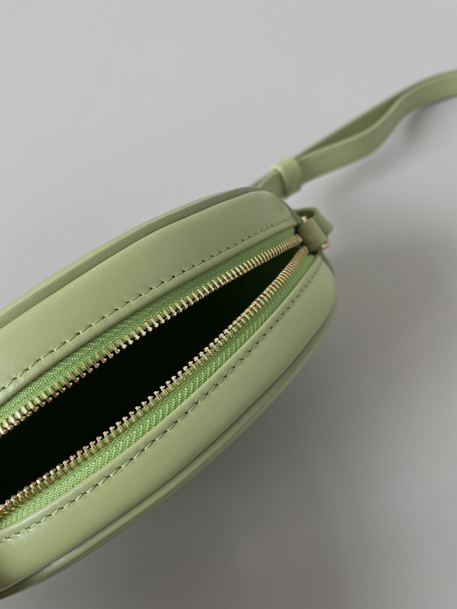 GLAMI Crossbody Oval Purse Cuir Triomphe Mint Green For Women 6in/16cm