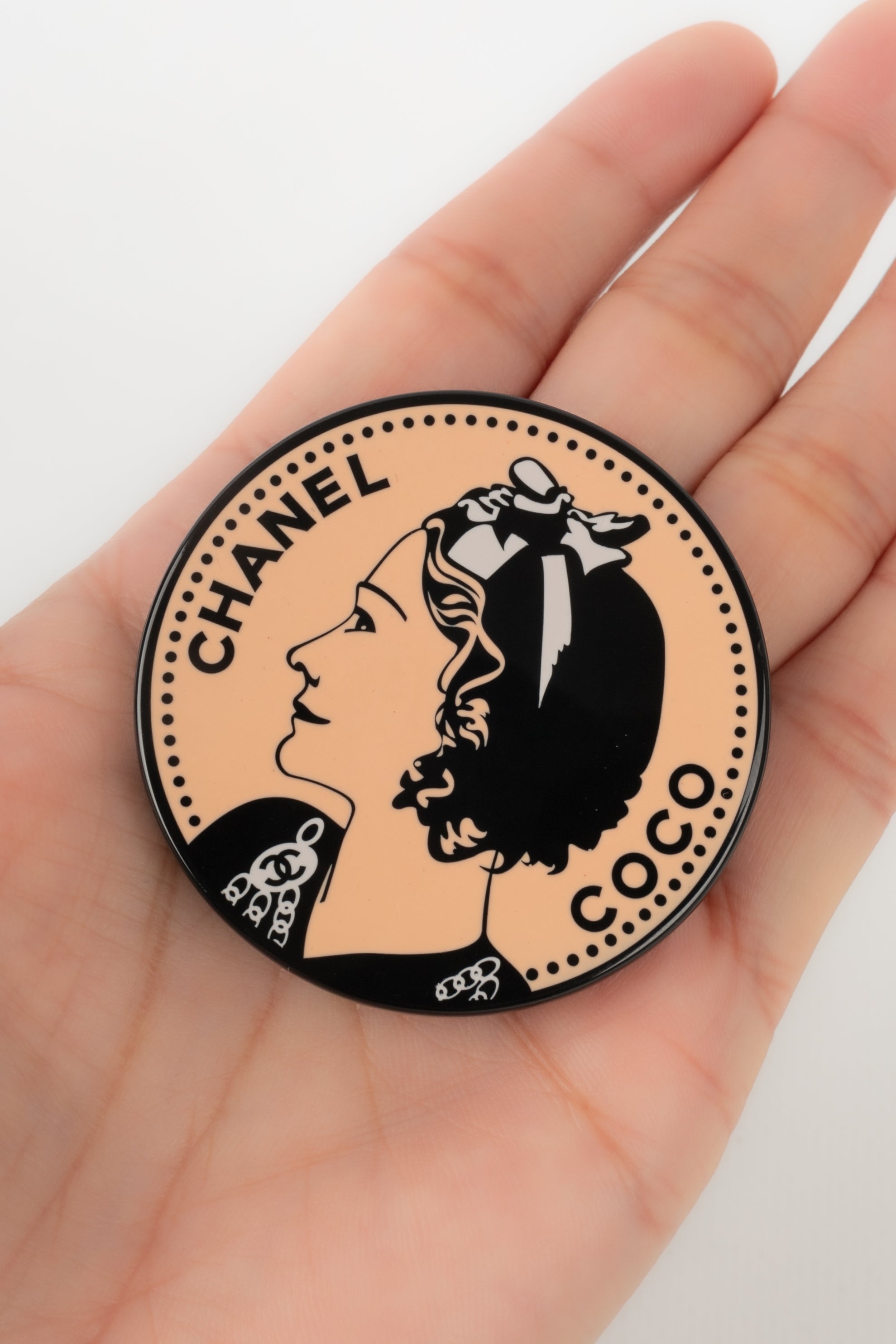 Broche Chanel 2003