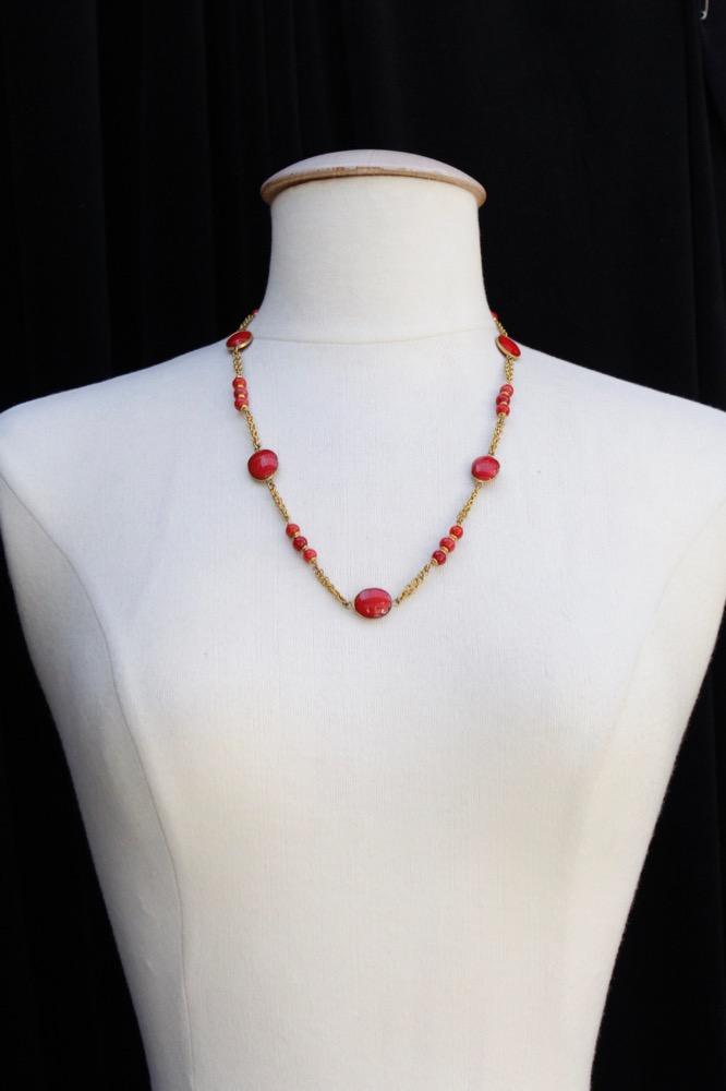 Collier en pâte de verre Chanel (Attribué à)