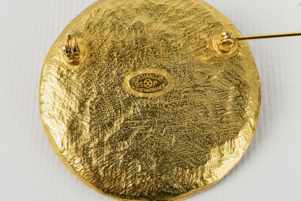 Broche en mÃƒÆ’Ã‚Â©tal dorÃƒÆ’Ã‚Â© Chanel